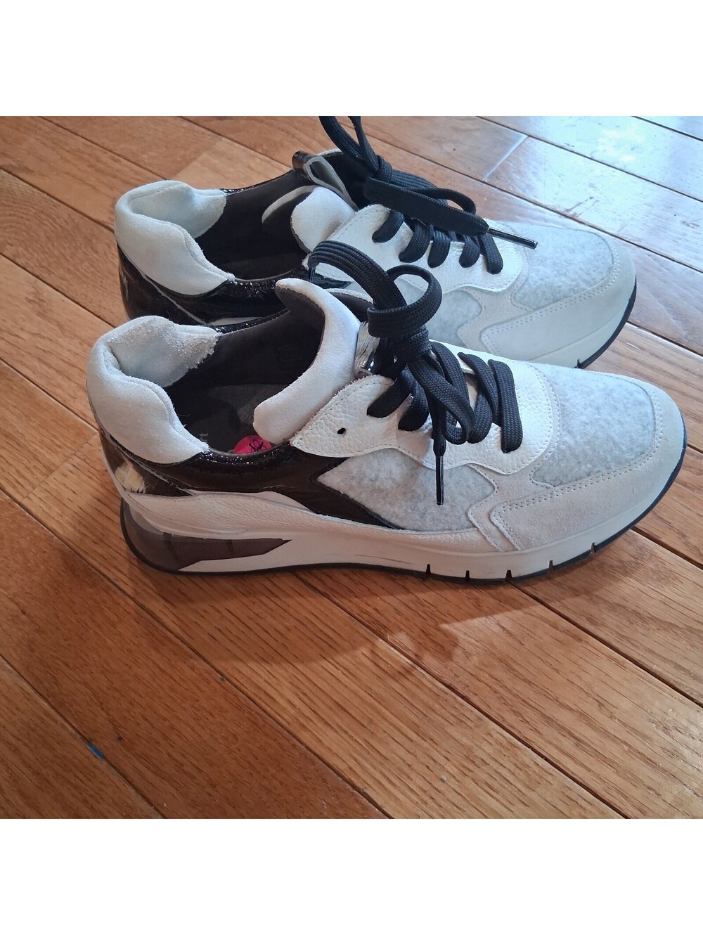 Softwaves Women 37.5 / 7.5 Leather Platform Sneakers White Black Patent Suede